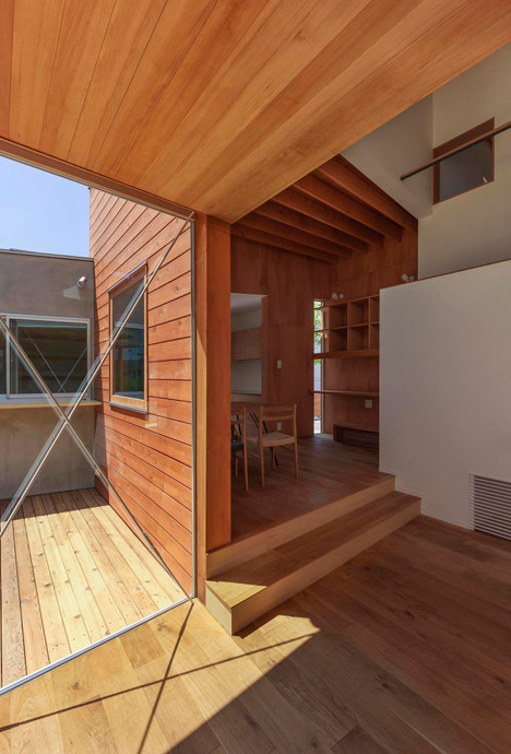 House in Toin by Kazuki Moroe
