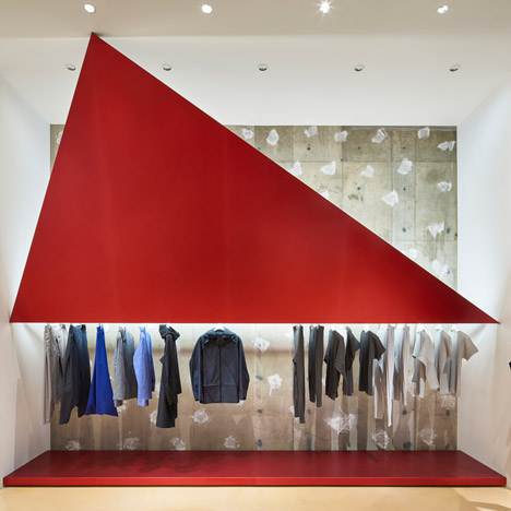 Tokujin Yoshioka installs giant red triangles for Tokyo Issey Miyake store