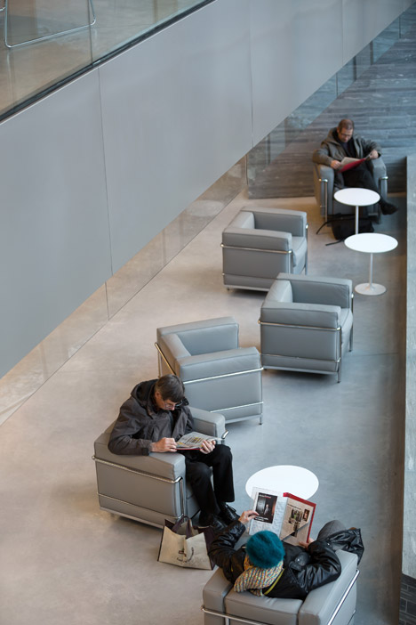 Media library in Bourg-la-Reine by Agence Pascale Guédot