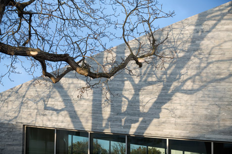 Media library in Bourg-la-Reine by Agence Pascale Guédot