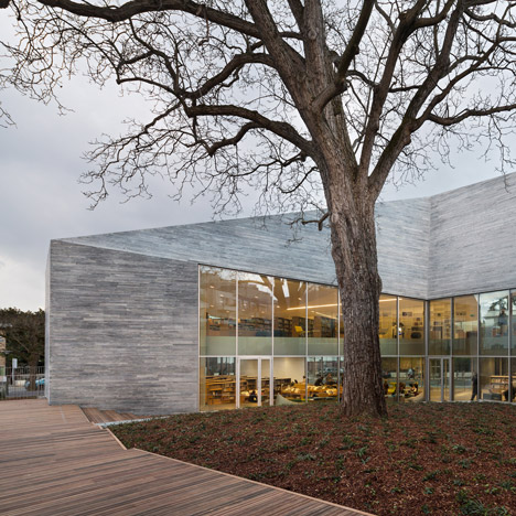 Media library in Bourg-la-Reine by Agence Pascale Guédot
