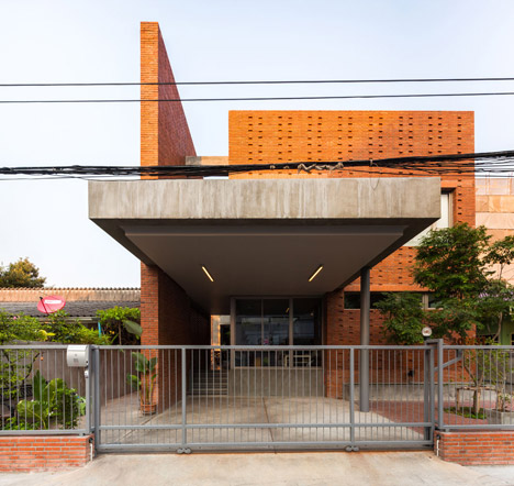 Ngamwongwan house in Bangkok by Jun Sekino
