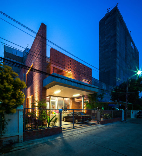 Ngamwongwan house in Bangkok by Jun Sekino