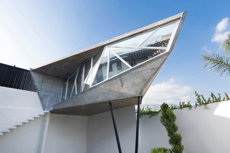 Project La Capsula by Noborders Collective