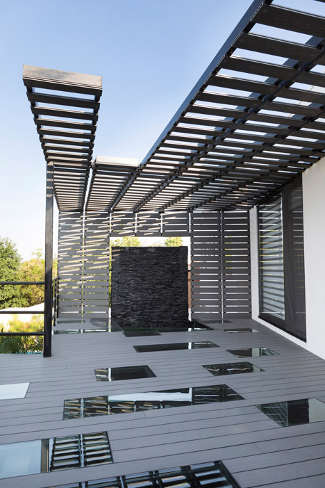 Project La Capsula by Noborders Collective