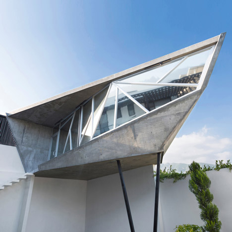 Project La Capsula by Noborders Collective