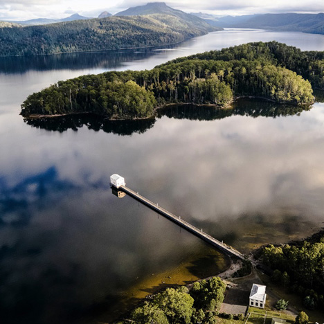 Cumulus Studio converts an Art Deco pump house into a hotel on a Tasmanian lake