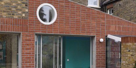 David Kohn’s Sanderson House extension conceived as a fox in the garden
