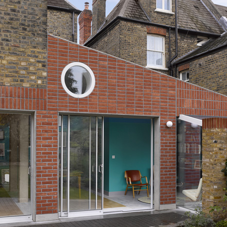 David Kohn’s Sanderson House extension conceived as a fox in the garden