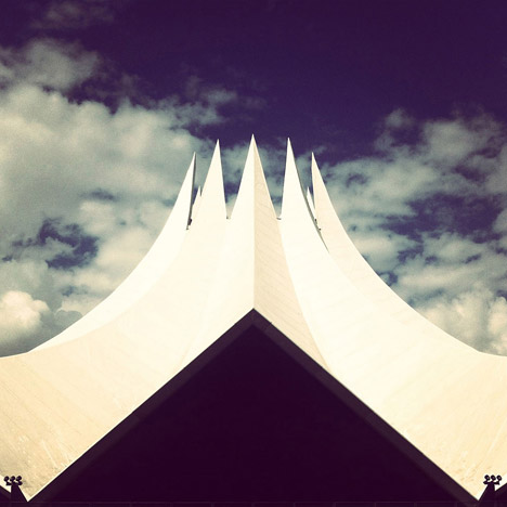 Sebastian-Weiss-Le-Blanc-Instagram_dezeen_468_2