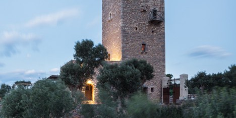Tainaron Blue Retreat by Kostas Zouvelos + Kassiani Theodorakakou