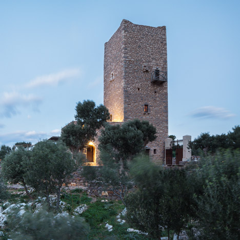 Tainaron Blue Retreat by Kostas Zouvelos + Kassiani Theodorakakou