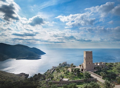 Tainaron Blue Retreat by Kostas Zouvelos + Kassiani Theodorakakou