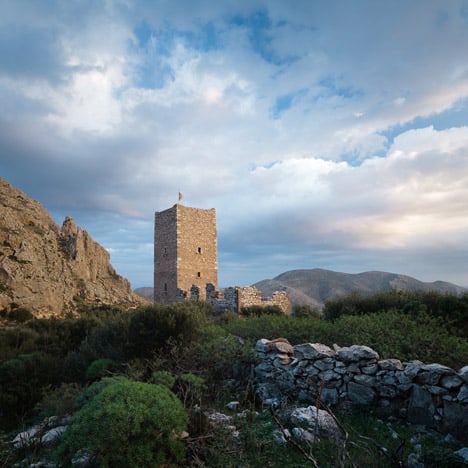 Tainaron Blue Retreat by Kostas Zouvelos + Kassiani Theodorakakou