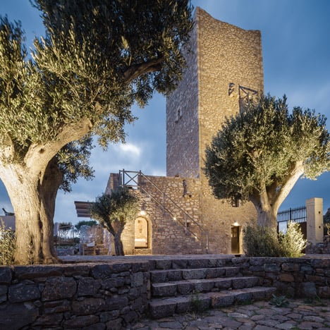 Tainaron Blue Retreat by Kostas Zouvelos + Kassiani Theodorakakou