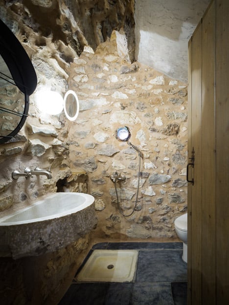 Tainaron Blue Retreat by Kostas Zouvelos + Kassiani Theodorakakou