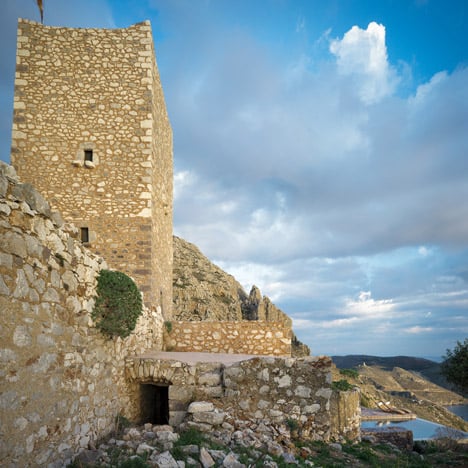 Tainaron Blue Retreat by Kostas Zouvelos + Kassiani Theodorakakou