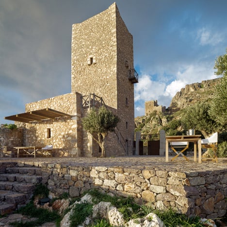 Tainaron Blue Retreat by Kostas Zouvelos + Kassiani Theodorakakou