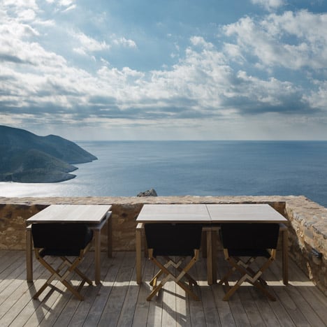 Tainaron Blue Retreat by Kostas Zouvelos + Kassiani Theodorakakou