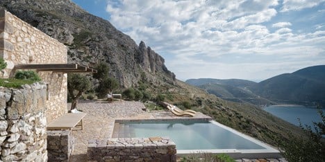 Tainaron Blue Retreat by Kostas Zouvelos + Kassiani Theodorakakou