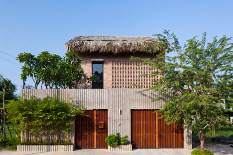 Tropical Suburb House by MM Architects