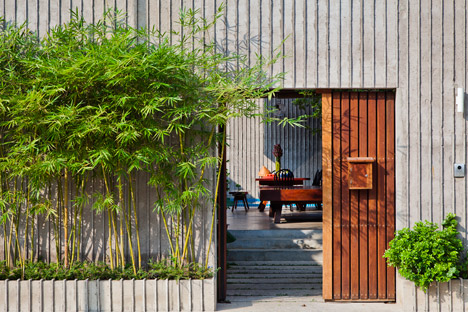 Tropical Suburb House by MM Architects