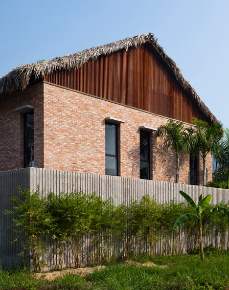Tropical Suburb House by MM Architects