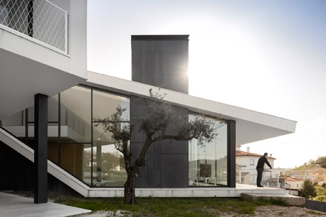 Vidigal House by Contaminar Arquitectos