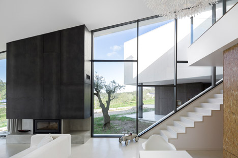 Vidigal House by Contaminar Arquitectos