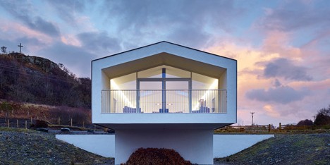 Beach House by Dualchas Architects