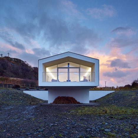 Beach House by Dualchas Architects