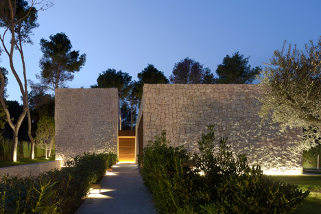 Casa El Bosque by Ramon Esteve Estudio