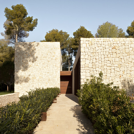 Casa El Bosque by Ramon Esteve Estudio