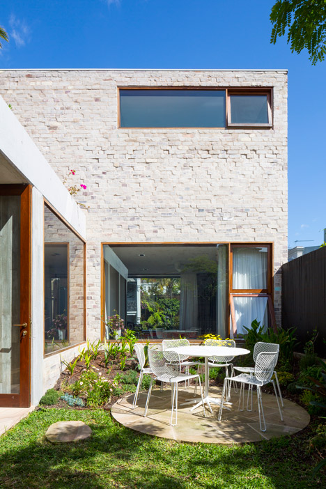 Courtyard House by Aileen Sage Architects