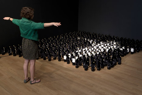Daniel-Rozin_penguins_dezeen_468_3