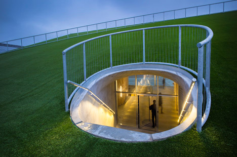 Gammel Hellerup High School by BIG
