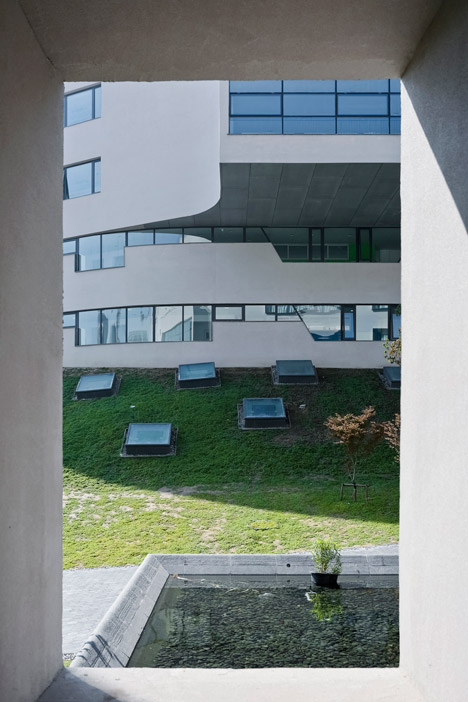 Garden-School-by-Open-Architecture-photo-Su-Shengliang_dezeen_468_4