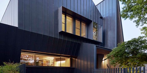 Lake Wendouree House by Inarc features a spiked entrance and a car turntable