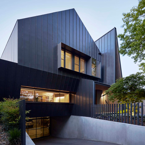 Lake Wendouree House by Inarc features a spiked entrance and a car turntable