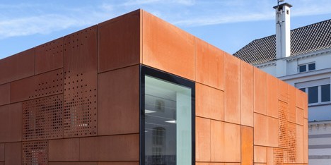 Studio Farris adds rusty steel extension to a library in Bruges
