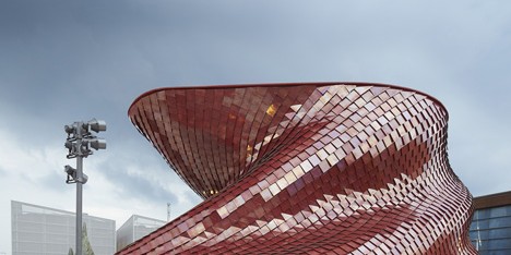 Daniel Libeskind unveils his “handcrafted dragon” at the Milan Expo