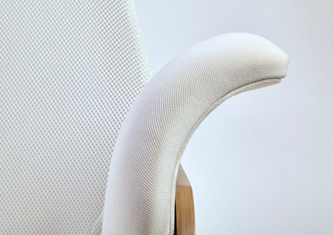 Nana-breastfeeding-rocker-Alegre-Design_dezeen_468_4