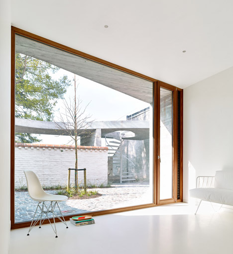 Omsorg-by-Graux-and-Baeyens-architects_dezeen_468_15
