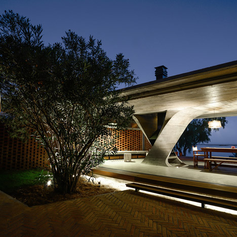 One Column House by NE-AR