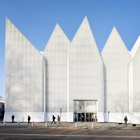 Szczecin-concert-hall-photographed-by-Hufton-Crow-_dezeen_SQ011
