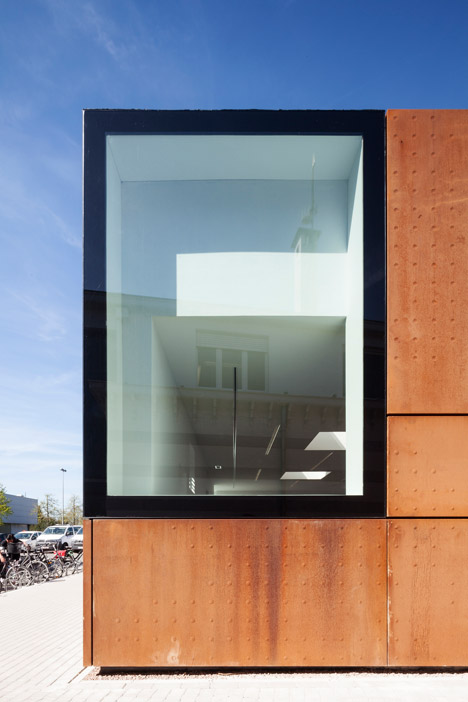 Library Bruges by Studio Farris Architects
