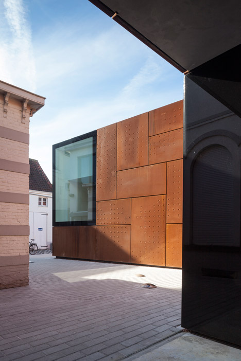 Library Bruges by Studio Farris Architects