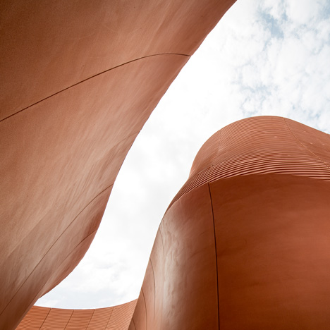 Foster + Partners presents rippled concrete Expo pavilion for the United Arab Emirates