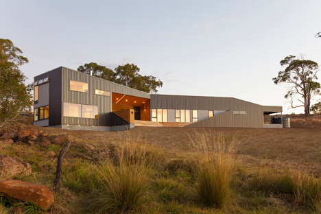 Valley House Tasmania by Philip M Dingemanse