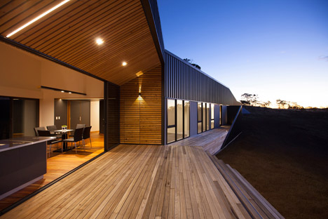 Valley House Tasmania by Philip M Dingemanse